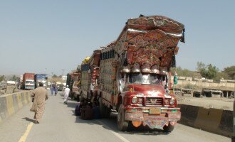 افغانستان لخوا په پاکستاني ټرکونو بندیز ټرانسپورټرانو یو ظالمانه ګام بللی