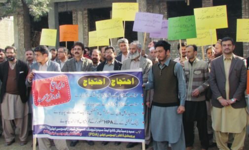 Saidu Medical College doctors protest against not getting health allowance